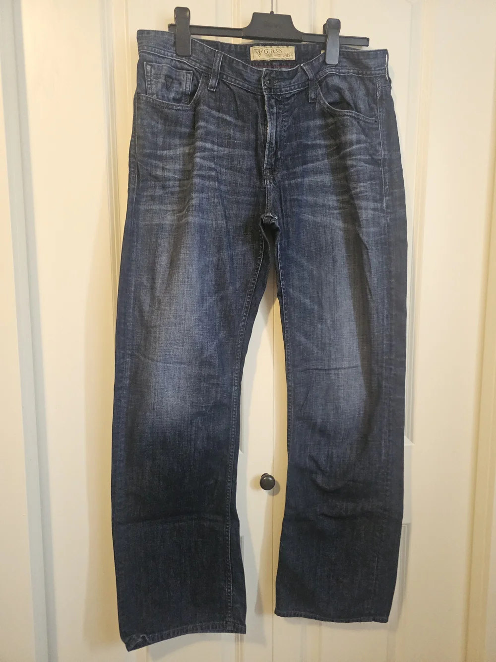 Guess Men's Desmond Relaxed Straight Jeans in Dark Blue Wash Sz 36 - Picture 2 of 16